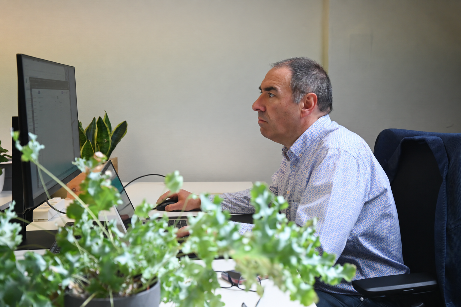 guy en jan office